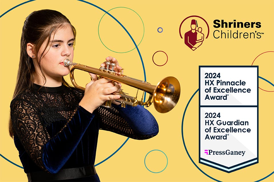 Una niña con cabello castaño tocando la trompeta; Shriners Children's; Premio HX Pinnacle of Excellence Award 2024; Premio HX Guardian of Excellence Award 2024; Logotipo de Press Ganey.